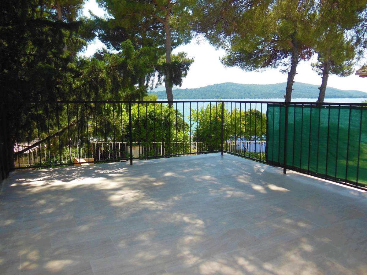 Holiday Home Oleander Zaboric Exteriör bild